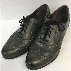 Born Wing tip Oxfords size 6.5